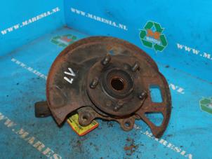 Gebruikte Fusee links-voor Nissan Maxima QX (A32) 3.0 V6 24V Prijs € 42,00 Margeregeling aangeboden door Maresia Auto Recycling B.V.