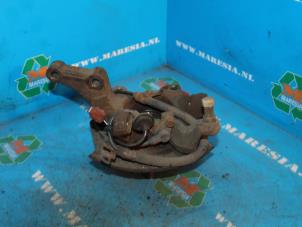 Gebruikte Fusee links-voor Nissan Maxima QX (CA33) 2.0 V6 24V Prijs € 52,50 Margeregeling aangeboden door Maresia Auto Recycling B.V.