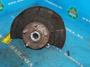 Gebruikte Fusee links-voor Hyundai Trajet 2.0 16V Prijs € 26,25 Margeregeling aangeboden door Maresia Auto Recycling B.V.