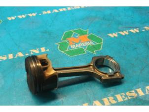 Gebruikte Zuiger Opel Astra K 1.0 Turbo 12V Prijs € 105,00 Margeregeling aangeboden door Maresia Auto Recycling B.V.