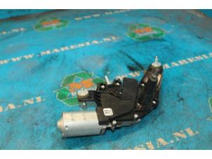 Gebruikte Ruitenwissermotor achter Hyundai iX20 (JC) 1.4i 16V Prijs € 68,25 Margeregeling aangeboden door Maresia Auto Recycling B.V.