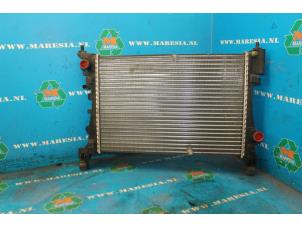 Gebruikte Radiateur Opel Corsa D Prijs € 47,25 Margeregeling aangeboden door Maresia Auto Recycling B.V.