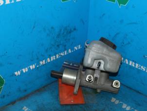 Gebruikte Hoofdremcilinder Opel Astra G (F08/48) 2.0 DTi 16V Prijs € 36,75 Margeregeling aangeboden door Maresia Auto Recycling B.V.