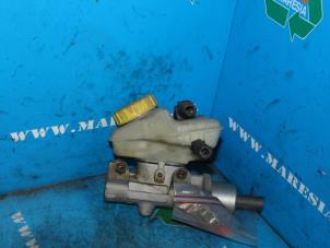 Gebruikte Hoofdremcilinder Volkswagen Transporter/Caravelle T4 2.5 TDI Prijs € 36,75 Margeregeling aangeboden door Maresia Auto Recycling B.V.