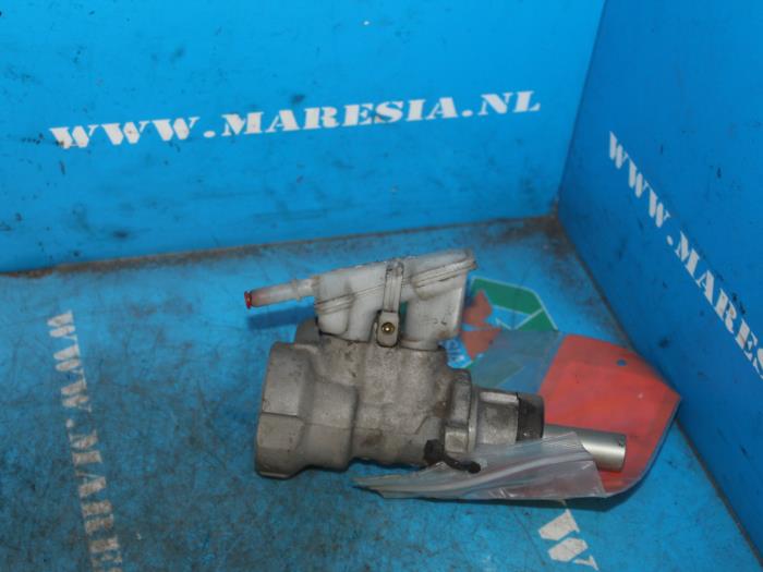 Hoofdremcilinder van een Ford Focus 1 Wagon 1.6 16V 1999