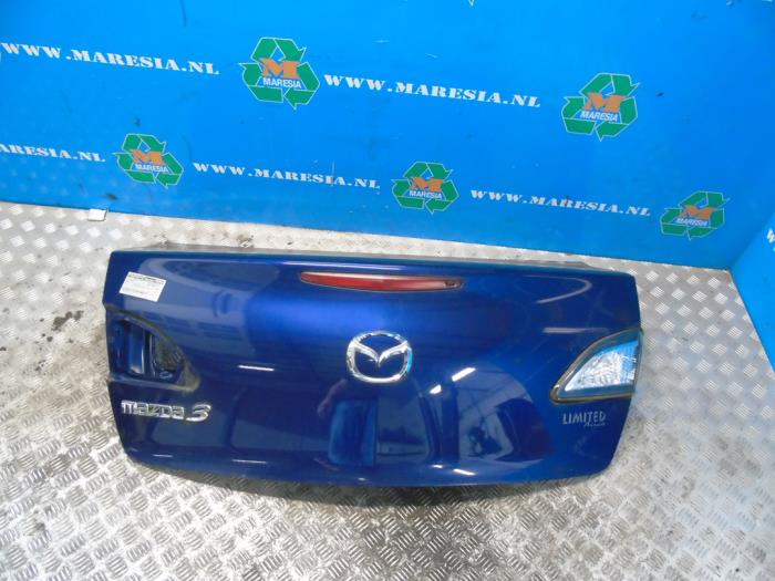 Boot lid Mazda 3.