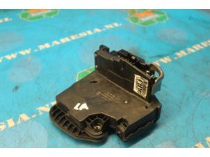 Gebruikte Deurslot Mechaniek 4Deurs links-achter Opel Astra K 1.0 SIDI Turbo 12V Prijs € 57,75 Margeregeling aangeboden door Maresia Auto Recycling B.V.