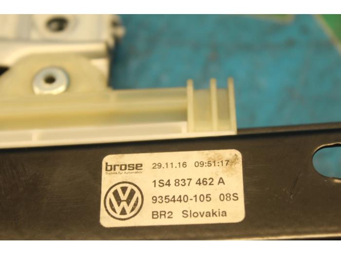 Ruitmechaniek 2Deurs rechts-voor van een Volkswagen Up! (121) 1.0 12V 60 2017