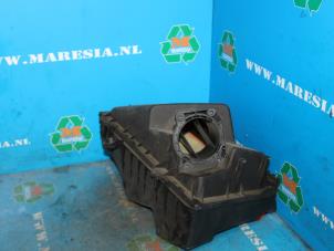 Gebruikte Luchtfilterhuis Volkswagen Bora (1J2) 1.6 Prijs € 42,00 Margeregeling aangeboden door Maresia Auto Recycling B.V.