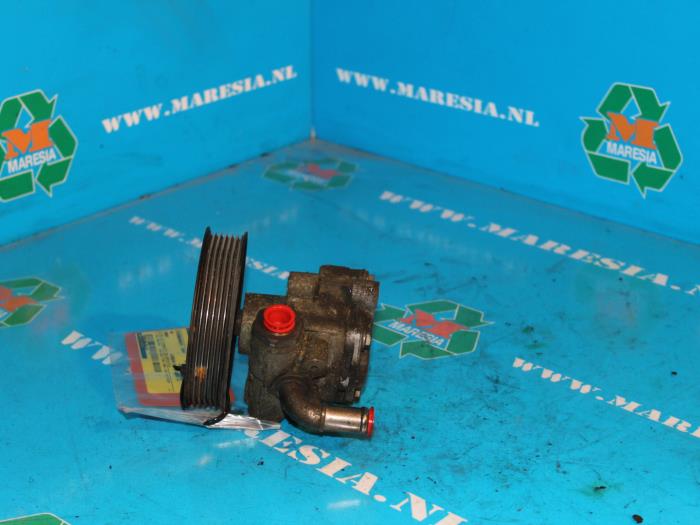Gebruikte Pomp Servo Volkswagen Caddy II (9K9A) 1.9 SDI Prijs € 42,00 Margeregeling aangeboden door Maresia Auto Recycling B.V.
