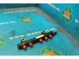 Gebruikte Injector brug Ford Transit Connect (PJ2) 1.6 TDCi 16V 95 Prijs € 57,75 Margeregeling aangeboden door Maresia Auto Recycling B.V.