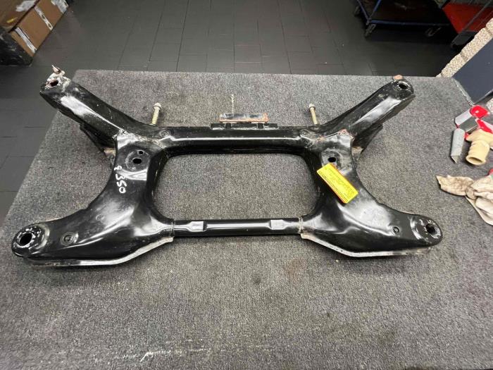 Gebruikte Subframe Lexus LS (F4) 430 4.3 32V VVT-i Prijs € 262,50 Margeregeling aangeboden door Maresia Auto Recycling B.V.