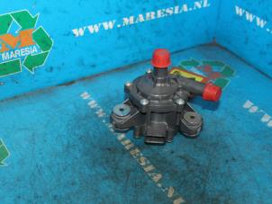 Gebruikte Waterpomp Toyota Auris (E15) 1.8 16V HSD Full Hybrid Prijs € 105,00 Margeregeling aangeboden door Maresia Auto Recycling B.V.