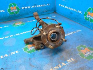 Gebruikte Fusee links-voor Ford Fiesta 6 (JA8) 1.0 Ti-VCT 12V 65 Prijs € 78,75 Margeregeling aangeboden door Maresia Auto Recycling B.V.