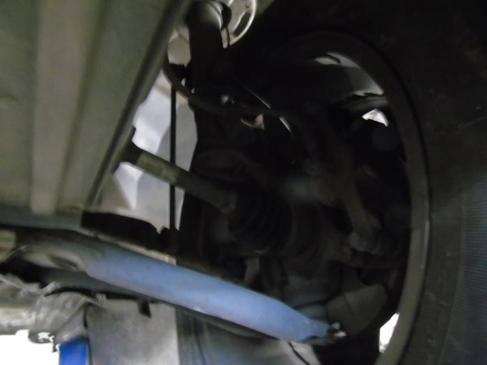 Fusee links-voor van een Suzuki Vitara (LY/MY) 1.6 16V VVT 2015