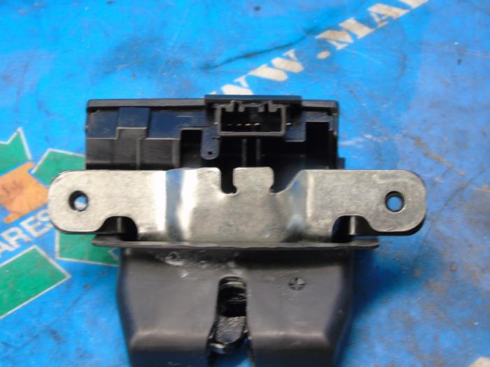 Tailgate lock mechanism Ford Fiesta