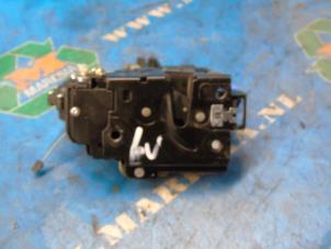 Gebruikte Deurslot Mechaniek 4Deurs links-voor Skoda Fabia (6Y2) 1.4i Prijs € 36,75 Margeregeling aangeboden door Maresia Auto Recycling B.V.