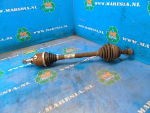 Gebruikte Steekas links-voor Peugeot 2008 (CU) 1.2 12V e-THP PureTech 130 Prijs € 105,00 Margeregeling aangeboden door Maresia Auto Recycling B.V.