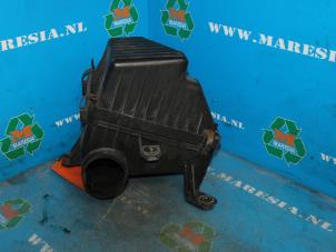 Gebruikte Luchtfilterhuis Hyundai Trajet 2.0 16V Prijs € 52,50 Margeregeling aangeboden door Maresia Auto Recycling B.V.