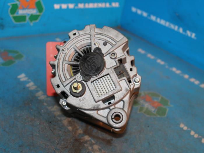Dynamo van een Daewoo Nubira Wagon (J100) 1.6 16V 1997