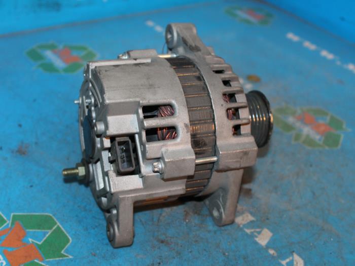 Dynamo van een Daewoo Nubira Wagon (J100) 1.6 16V 1997
