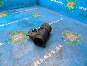 Gebruikte Luchthoeveelheidsmeter Opel Agila (A) 1.2 16V Twin Port Prijs € 14,70 Margeregeling aangeboden door Maresia Auto Recycling B.V.