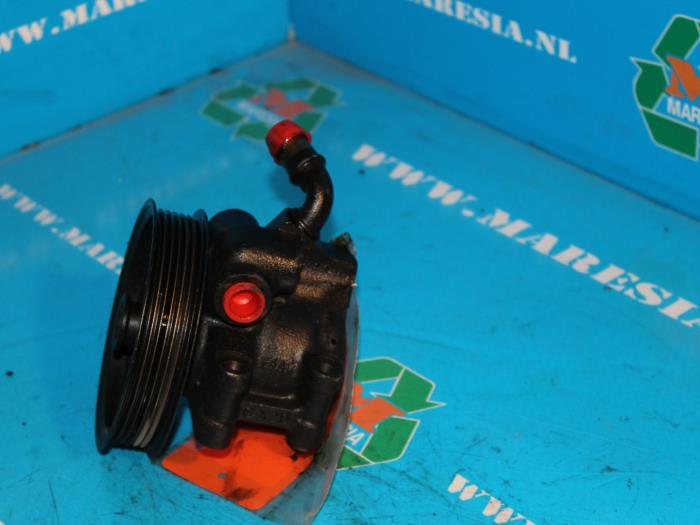 Gebruikte Pomp Servo Ford Mondeo II 2.0i 16V Prijs € 21,00 Margeregeling aangeboden door Maresia Auto Recycling B.V.