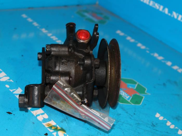 Gebruikte Servopomp Ford Escort 6 (AAL/ABL) 1.6 16V Prijs € 21,00 Margeregeling aangeboden door Maresia Auto Recycling B.V.