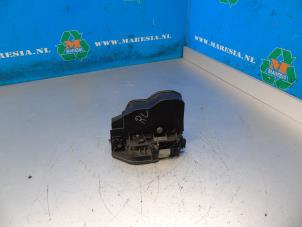 Gebruikte Slotmechaniek Portier 4Deurs rechts-voor BMW 1 serie (E87/87N) 118i 16V Prijs € 52,50 Margeregeling aangeboden door Maresia Auto Recycling B.V.