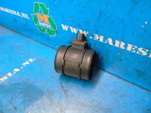 Gebruikte Luchthoeveelheidsmeter Opel Astra J (PC6/PD6/PE6/PF6) Prijs € 47,25 Margeregeling aangeboden door Maresia Auto Recycling B.V.
