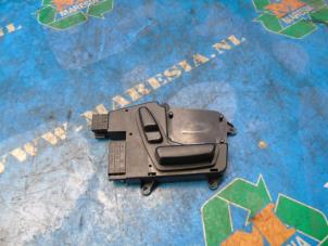 Gebruikte Schakelaar Mercedes ML II (164/4JG) 3.5 350 4-Matic V6 24V Prijs € 57,75 Margeregeling aangeboden door Maresia Auto Recycling B.V.