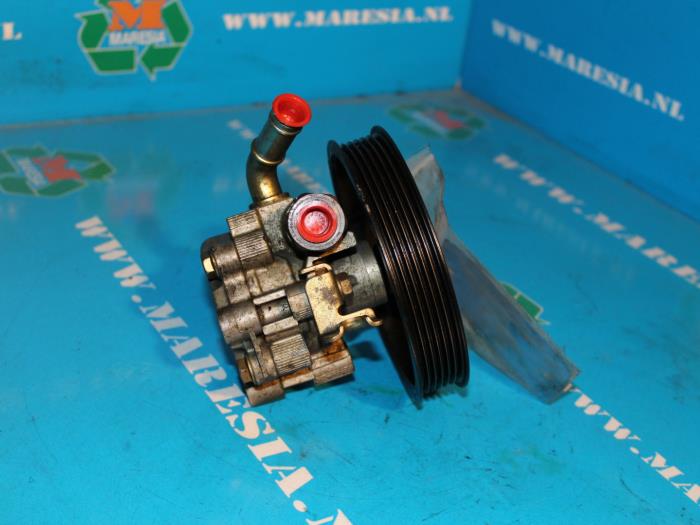 Gebruikte Servopomp Toyota Corolla (EB/ZZ/WZ/CD) 1.9 D Prijs € 26,25 Margeregeling aangeboden door Maresia Auto Recycling B.V.