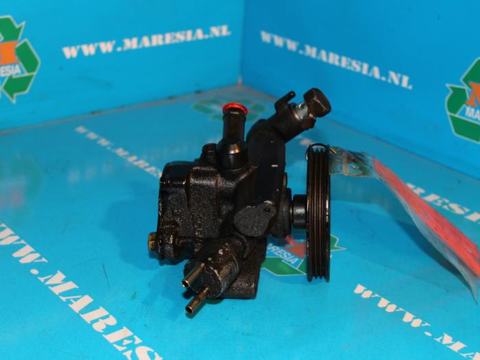 Gebruikte Servopomp Toyota Camry (SXV/VCV10) 2.2i 16V Prijs € 52,50 Margeregeling aangeboden door Maresia Auto Recycling B.V.