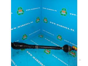 Gebruikte Cardanas rechts-voor (VWA) Volkswagen Golf IV (1J1) 1.9 SDI Prijs € 36,75 Margeregeling aangeboden door Maresia Auto Recycling B.V.