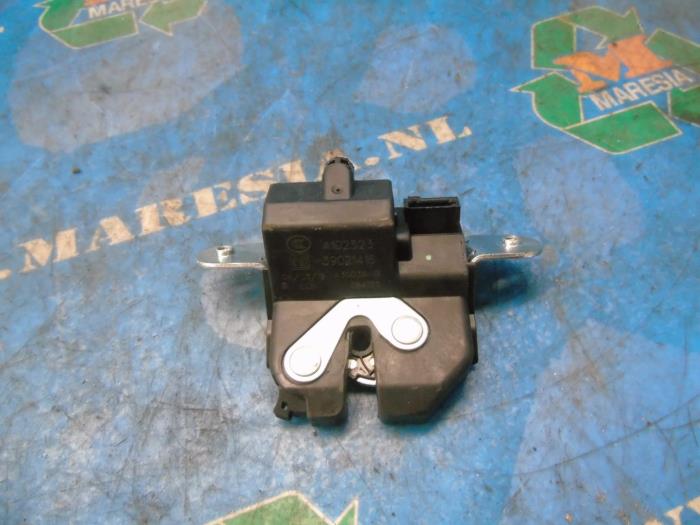 Tailgate lock mechanism Opel Corsa