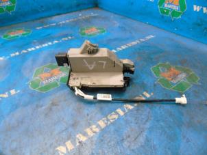 Gebruikte Slotmechaniek Portier 4Deurs links-achter Peugeot 2008 (CU) 1.2 12V e-THP PureTech 130 Prijs € 57,75 Margeregeling aangeboden door Maresia Auto Recycling B.V.