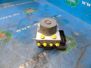 Gebruikte ABS Pomp Renault Clio IV Estate/Grandtour (7R) 1.5 Energy dCi 90 FAP Prijs € 105,00 Margeregeling aangeboden door Maresia Auto Recycling B.V.