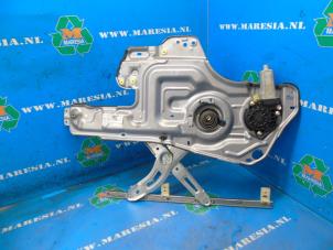 Gebruikte Raammechaniek 4Deurs links-voor Hyundai Trajet 2.0 CVVT 16V Prijs € 52,50 Margeregeling aangeboden door Maresia Auto Recycling B.V.
