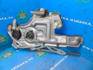 Gebruikte Raammechaniek 4Deurs rechts-voor Hyundai Trajet 2.0 CVVT 16V Prijs € 52,50 Margeregeling aangeboden door Maresia Auto Recycling B.V.