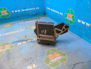 Gebruikte Slotmechaniek Portier 4Deurs rechts-achter Hyundai Trajet 2.0 CVVT 16V Prijs € 47,25 Margeregeling aangeboden door Maresia Auto Recycling B.V.