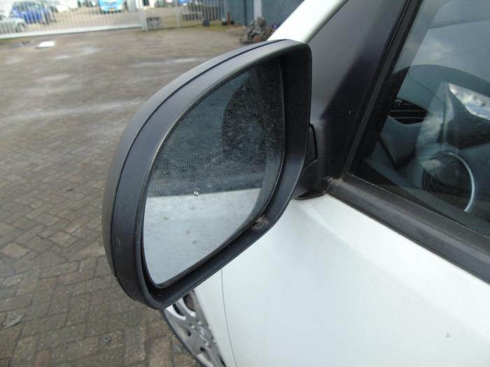 Spiegel Buiten links van een Hyundai i10 (F5) 1.2i 16V 2012