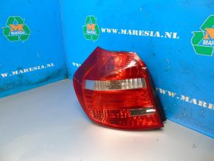 Gebruikte Achterlicht links BMW 1 serie (E87/87N) 116i 2.0 16V Prijs € 42,00 Margeregeling aangeboden door Maresia Auto Recycling B.V.