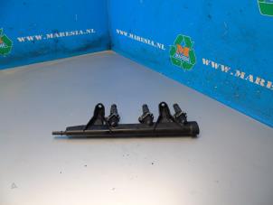 Gebruikte Injector brug Peugeot 208 I (CA/CC/CK/CL) 1.2 Vti 12V PureTech 82 Prijs € 63,00 Margeregeling aangeboden door Maresia Auto Recycling B.V.