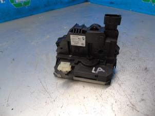 Gebruikte Slotmechaniek Portier 4Deurs links-achter Opel Corsa E 1.3 CDTi 16V ecoFLEX Prijs € 52,50 Margeregeling aangeboden door Maresia Auto Recycling B.V.