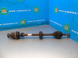 Gebruikte Homokineetas rechts-voor Renault Twingo II (CN) 1.2 16V Prijs € 68,25 Margeregeling aangeboden door Maresia Auto Recycling B.V.