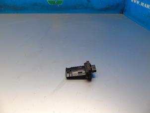 Gebruikte Luchtmassameter BMW 1 serie (F21) 116i 1.6 16V Prijs € 57,75 Margeregeling aangeboden door Maresia Auto Recycling B.V.