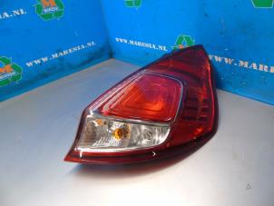 Gebruikte Achterlicht rechts Ford Fiesta 6 (JA8) 1.0 SCI 12V 80 Prijs € 47,25 Margeregeling aangeboden door Maresia Auto Recycling B.V.