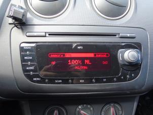 Gebruikte Radio CD Speler Seat Ibiza IV (6J5) 1.2 TDI Ecomotive Prijs € 68,25 Margeregeling aangeboden door Maresia Auto Recycling B.V.