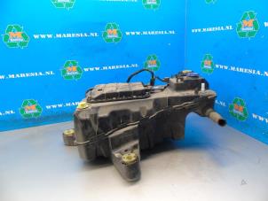 Gebruikte Tank adblue Peugeot Partner (EF/EU) 1.6 BlueHDI 75 Prijs € 498,75 Margeregeling aangeboden door Maresia Auto Recycling B.V.