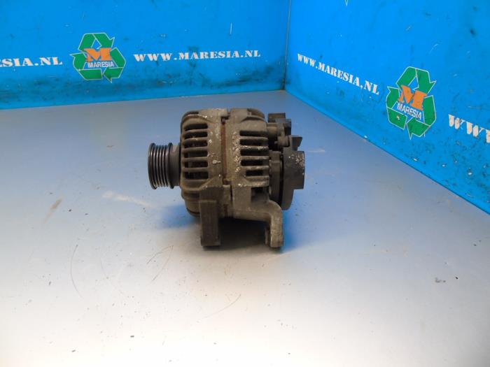 Gebruikte Dynamo Opel Meriva (A) 1.6 16V Prijs € 36,75 Margeregeling aangeboden door Maresia Auto Recycling B.V.